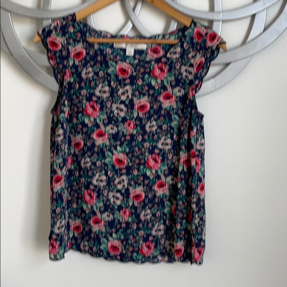 Pullover floral top.